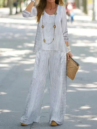 Striped Printed Loose Crew Neck Casual Two-Piece Set 3 Striped Printed Loose Crew Neck Casual Two-Piece Set